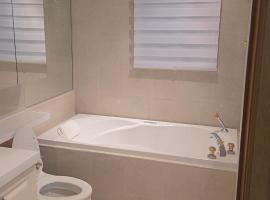 Résidence J'aime，位于拉瓦尔的酒店