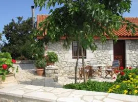 Holiday Home Steinhaus in Leonido mit Parkplatz by Interhome