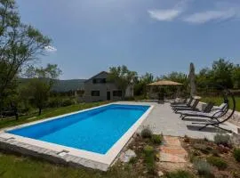 Holiday Home Historische Steinvilla Heaven für 11 Personen by Interhome