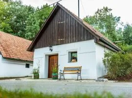 Holiday Home Weinfass-Chalet für 4 in Grub an der March by Interhome