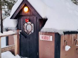 Camp Caroli Hobbit Hut，位于尤卡斯耶尔维的木屋