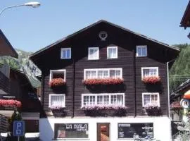 Apartment Fewo mit Blick auf die Berge by Interhome