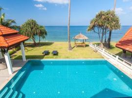 Beachfront! 4 Bedrooms - Malee Beach Villa E6，位于Phra Ae beach的酒店