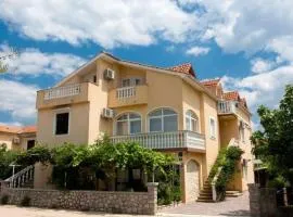 Apartment Gästezimmer Tina 6 by Interhome