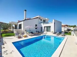 Holiday Home Villa Dolcea - Elegant und stilvoll mit Pool by Interhome