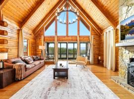 NEW Secluded with Views - Hot Tub - BBQ - Firepit，位于Williamsburg的酒店