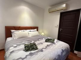 Cozy Condo with full kitchen Patong，位于芭东海滩的分契式公寓