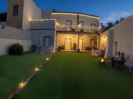 Luxar Suites and Apartments，位于阿塞米尼的酒店