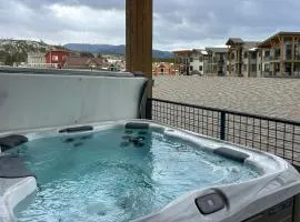 Walk to Ski Shuttle & Brewery! New Fraser Condo