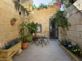 Cosy 3BR Maltese Townhouse - Close to Valletta by Isola360
