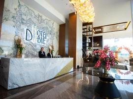 Hotel Dublé，位于纳沃华的酒店