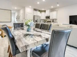 8 Mi to Dtwn Pensacola: Modern Escape w/ Patio!