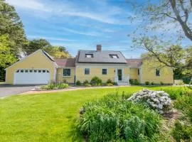 Sunroom Mins to Beaches Views of Marsh