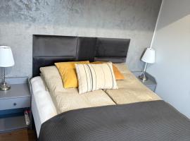 Brim Guesthouse, with ocean view，位于瑟伊藻克罗屈尔的带停车场的酒店