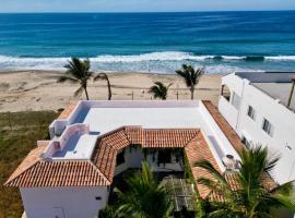 The Cerritos Beach Inn，位于El Pescadero的酒店