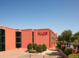 Dolce by Wyndham Barcelona Resort，位于圣埃斯特万-德萨斯罗维拉斯的酒店