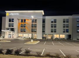 La Quinta Inn & Suites by Wyndham Jackson，位于杰克逊的酒店