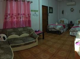 บ้านพักสายรุ้ง เพรชรบุรี，位于Ban Lat的酒店