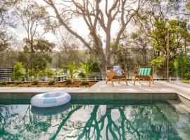 Surf Lodge Avoca Beach Waterfront to Avoca Lake，位于阿沃卡海滩的酒店