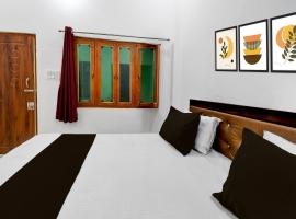 SPOT ON by OYO Royal Hotel，位于Sītāpur的酒店