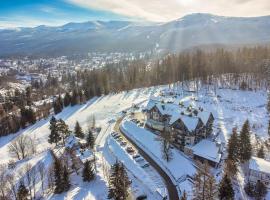 Czarny Kamień Resort & SPA，位于斯克拉斯卡波伦巴的带泳池的酒店