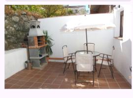 Acogedora casita con barbacoa，位于坎德莱达的酒店