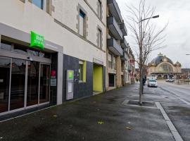 圣布里厄火车站中心宜必思尚品酒店，位于圣布里厄的酒店