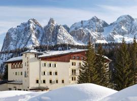 B&B Hotel Passo Tre Croci Cortina，位于科尔蒂纳丹佩佐的酒店