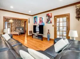 Private Hot Tub & Patio! Chicagoland Extended Stay