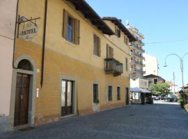 Hotel Rosso，位于Verzuolo的酒店