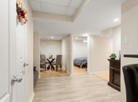 Finished 2 BR Apartment in an Upscale Area of Ajax，位于阿贾克斯的酒店