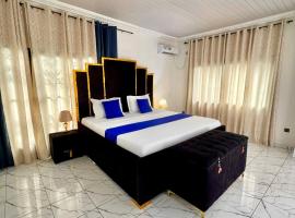 Royal Duplex Guest House，位于林贝的酒店