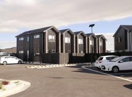 Brand New 2Bed2Bath By Playground Near Town Centre，位于罗尔斯顿的酒店