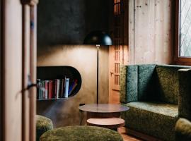 Strasserwirt - Ansitz zu Tirol，位于施特拉森的酒店