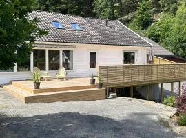 4 Bedroom Cozy Home In Farsund