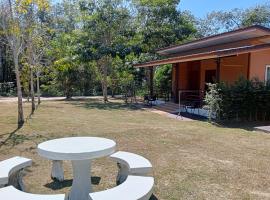 Little Shark bungalow，位于Ban Bang Bao的宠物友好酒店