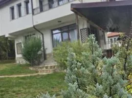 Бадевски рай-къща Любов