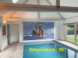 Chambre d h&ocirc;tes Le Joyau with indoor pool and sauna，位于Lasne的宠物友好酒店
