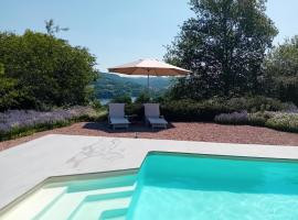 Vacation Home in France with Pool，位于Chaumard的酒店