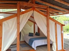 Achibueno Glamping，位于利纳雷斯的酒店