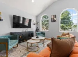 Modern 3BR Near NYC with Pool Table Sleeps 11
