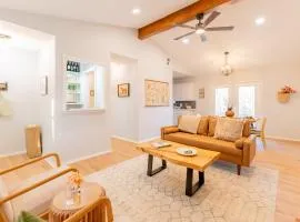 Cozy retreat and views near campus with gourmet kitchen