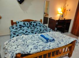 Ebony Room - AC, Kitchenette, Ensuite, Independent Homestay，位于孟买的海滩酒店