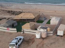 Sanmar camp，位于Ḑibāb的酒店
