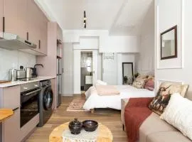 Modern City-Center Studio in Historic Venice House