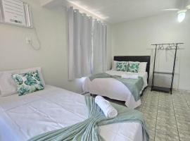 Loft Recanto Dos Cavalheiros! Com Ar Condicionado!，位于马卡埃的酒店