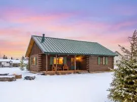 Upscale Designer Log Cabin Cozy Hot Tub Firepit