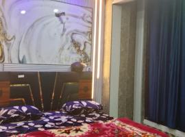 RRR HOTEL x，位于帕坦科特的酒店