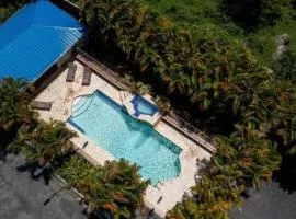 Comfortable 2BR Getaway for 6 Guests with Pool Access