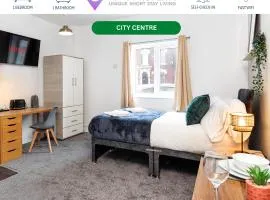 City Centre Studio 8 with Kitchenette, Free Wifi and Smart TV by Yoko Property